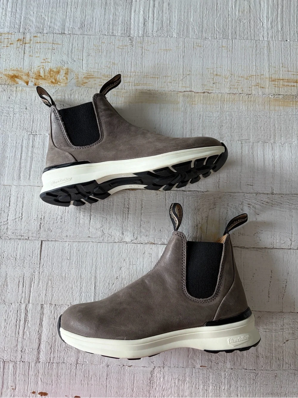 Blundstone Chelsea Sneaker Boots NWOT Big Kids size 3 Leather Pull On Dark Taupe